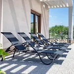 Nice Home In Dugopolje With Sauna Dugopolje